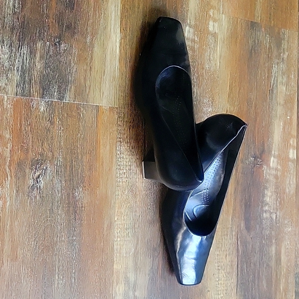 Black heels size 9